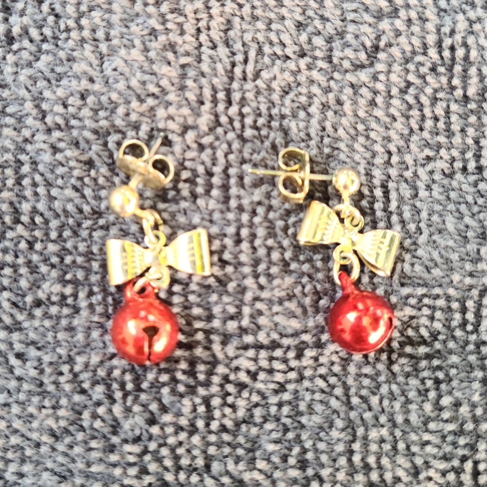 Vintage darling jingle bells pierced earrings, costume jewelry.